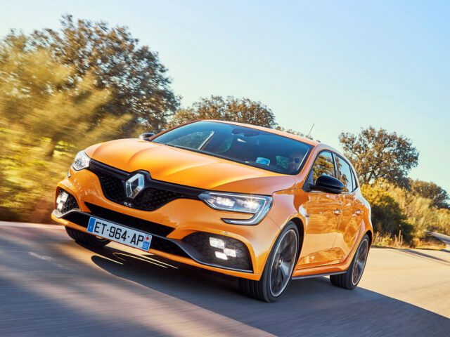 Der-Potenza-S001-von-Bridgestone-auf-dem-neuen-Renault-Mégane-R.S.