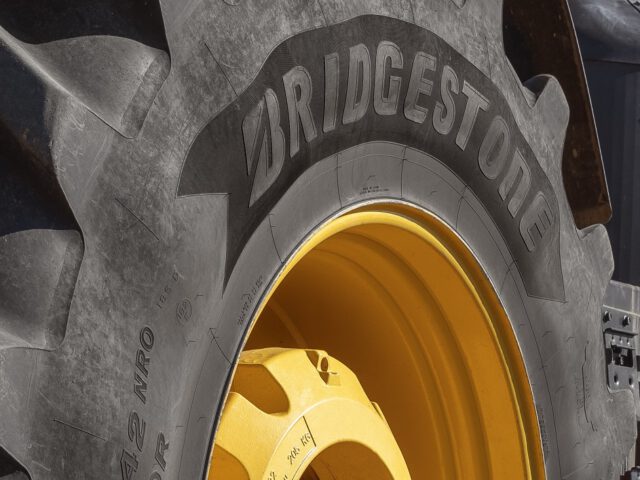 Bridgestone unterstützt Fluthelfer