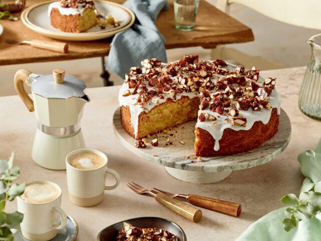 Birnenkuchen mit karamellisierten Mandeln